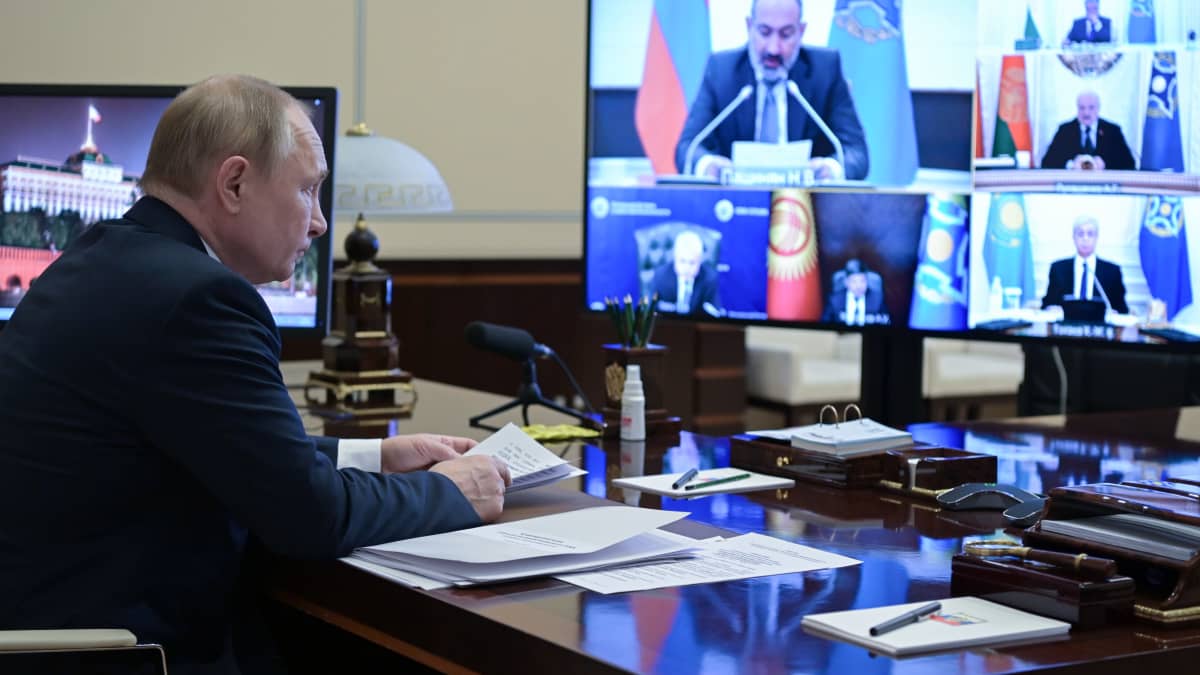 Venäjän presidentti Vladimir Putin kokousti maanantaina etänä CSTO:n liittolaismaiden johtajien kanssa.