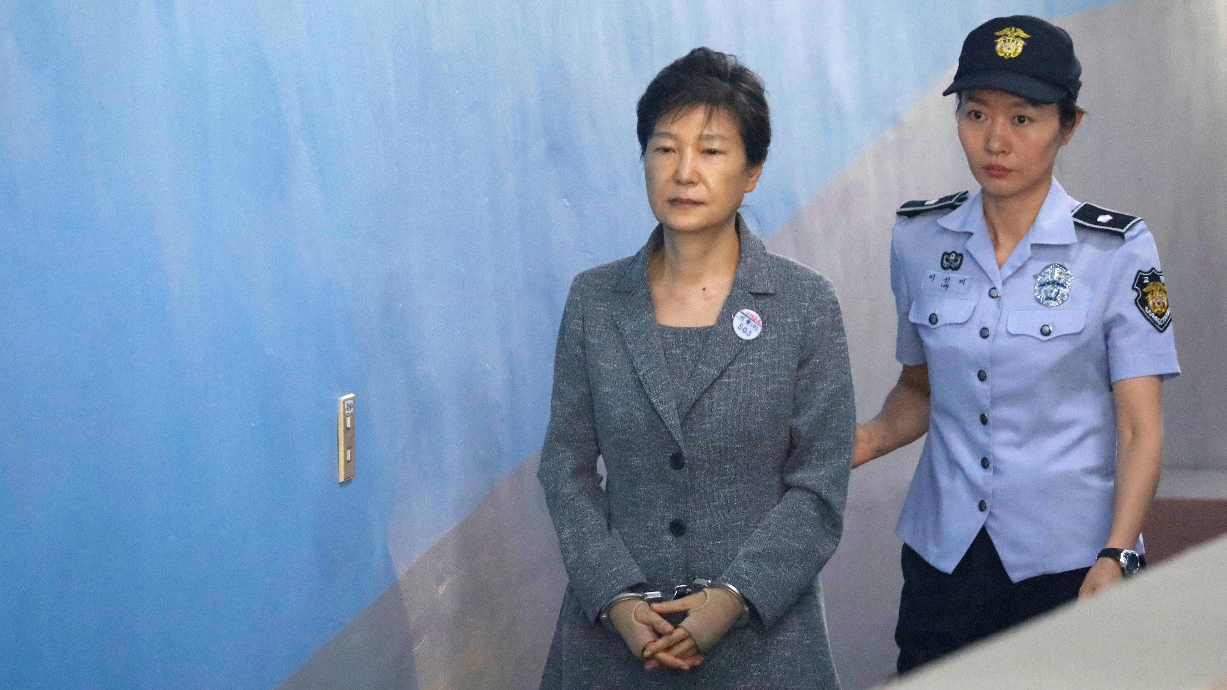 Sydkoreas avsatta president Park Geun-Hye i rätten i Seoul.