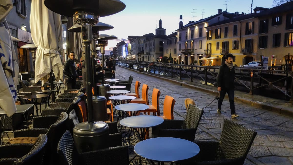 Milanon Naviglin alueella on iltaisin hiljaista.