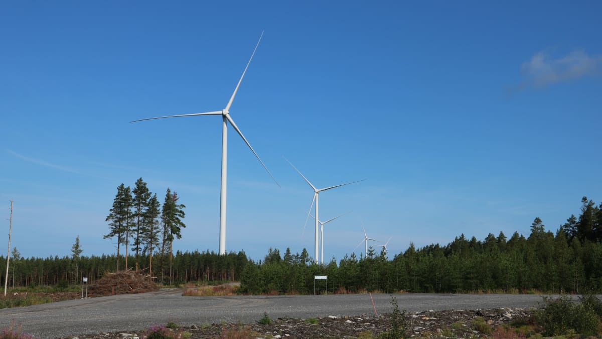 Valmistuessaan Suomen suurimmassa Mutkalammin puistossa alkaa  sähköntuotanto – ensimmäinen tuulimylly käynnistyi