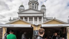 Bar Runar Senaatintorin terassialueella.