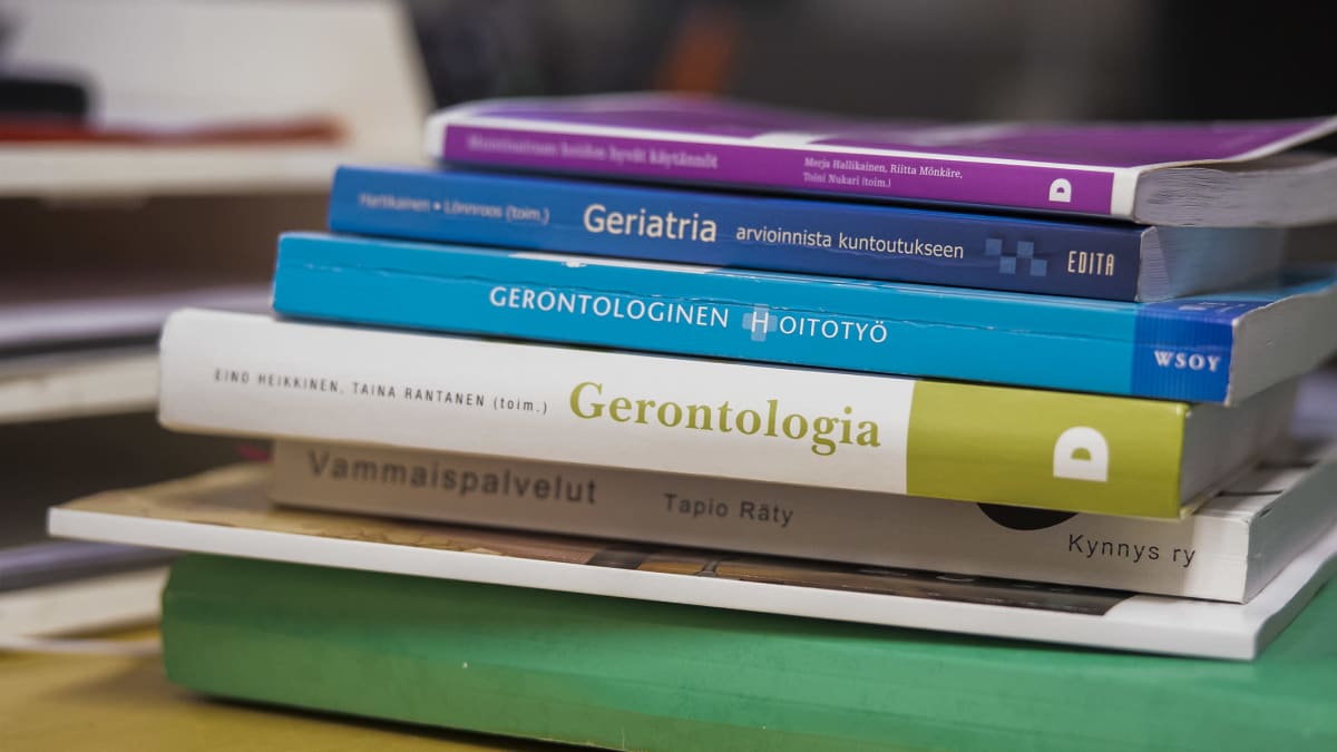 Gerontologiaan liittyviä kirjoja. 