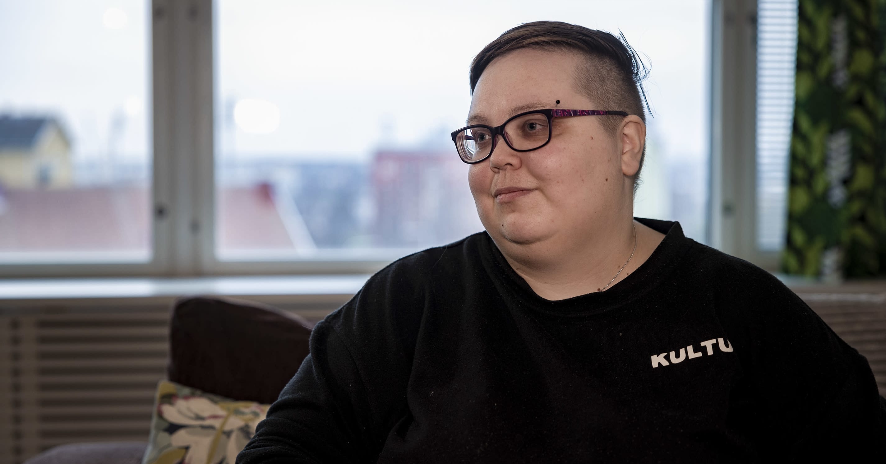 Juuli Koskisen sukupuoli kyseenalaistetaan usein, koska hän on synnyttänyt ja kasvattanut kaksi lasta: ”Kaikilla on oletus, että olen nainen”