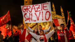 Monzan fanit kiittelivät seuran omistajaa Silvio Berlusconia Serie A -nousun jälkeen.