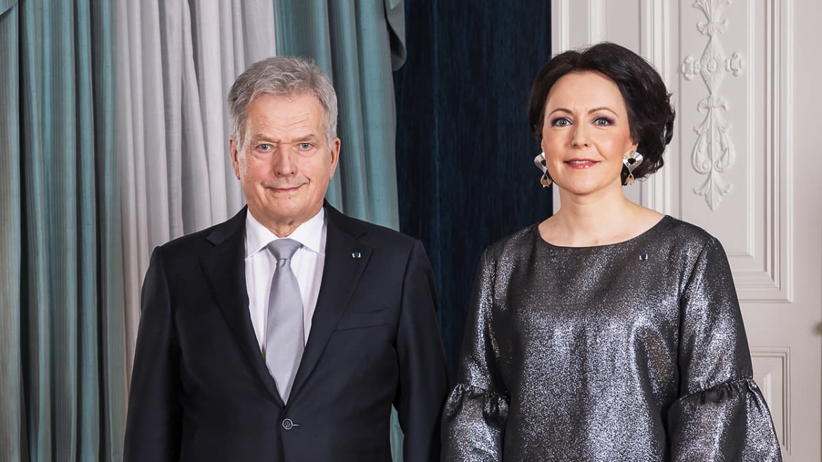 Tasavallan presidentti Sauli Niinistö ja puoliso Jenni Haukio itsenäisyyspäivänä 6. joulukuuta 2021.