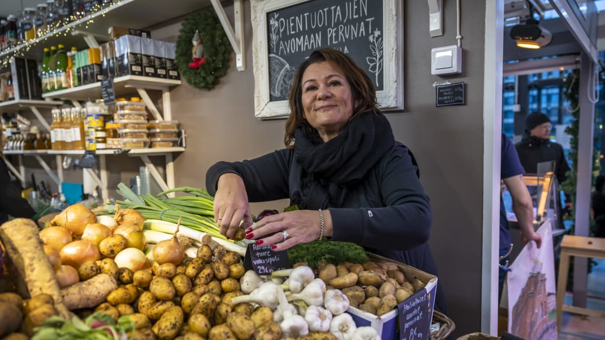 Merja Valo, Hakaniemen kauppahallin vihannesliike