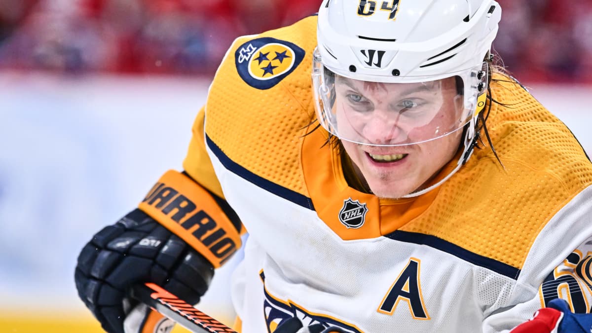 Mikael Granlund Nashvillen paidassa kaukalossa.
