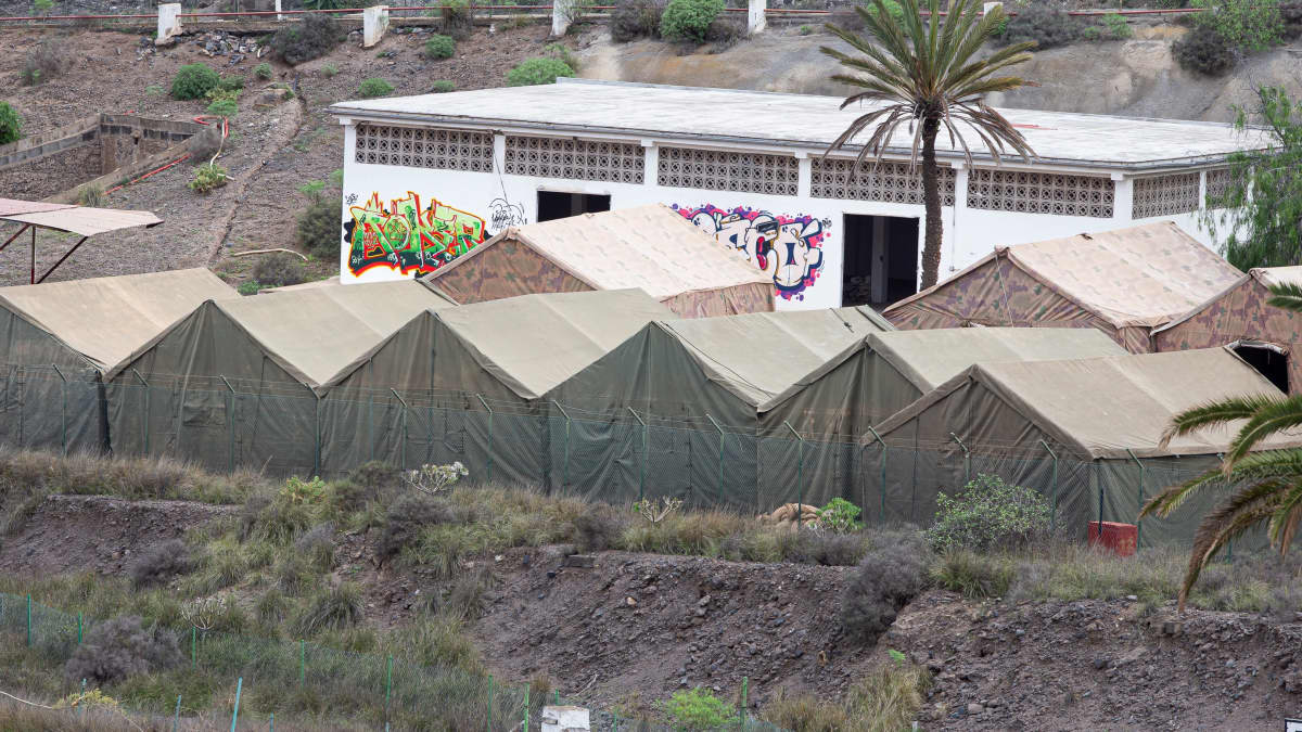 Armeijan tulijoille pystyttämiä telttoja Gran Canarian pohjoisosissa, Las Palmasin likellä.