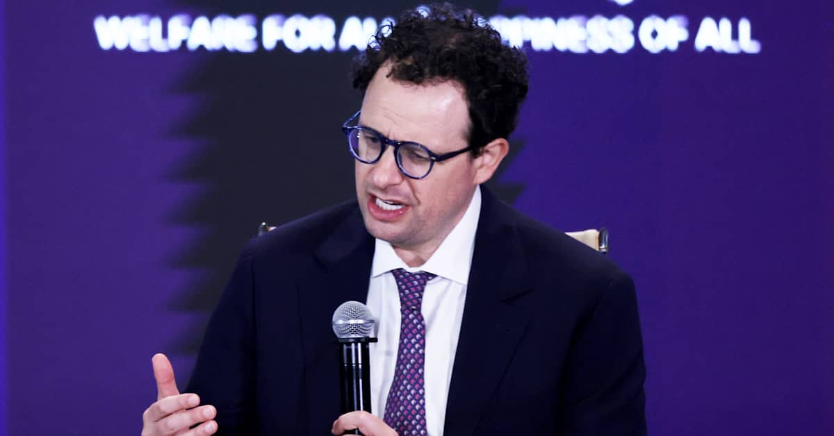 Pankkimaailma panikoi uuden kielimallin edessä