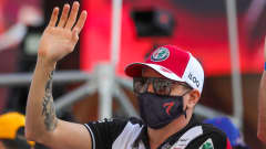 Kimi Räikkönen hyvästeli F1-varikot.