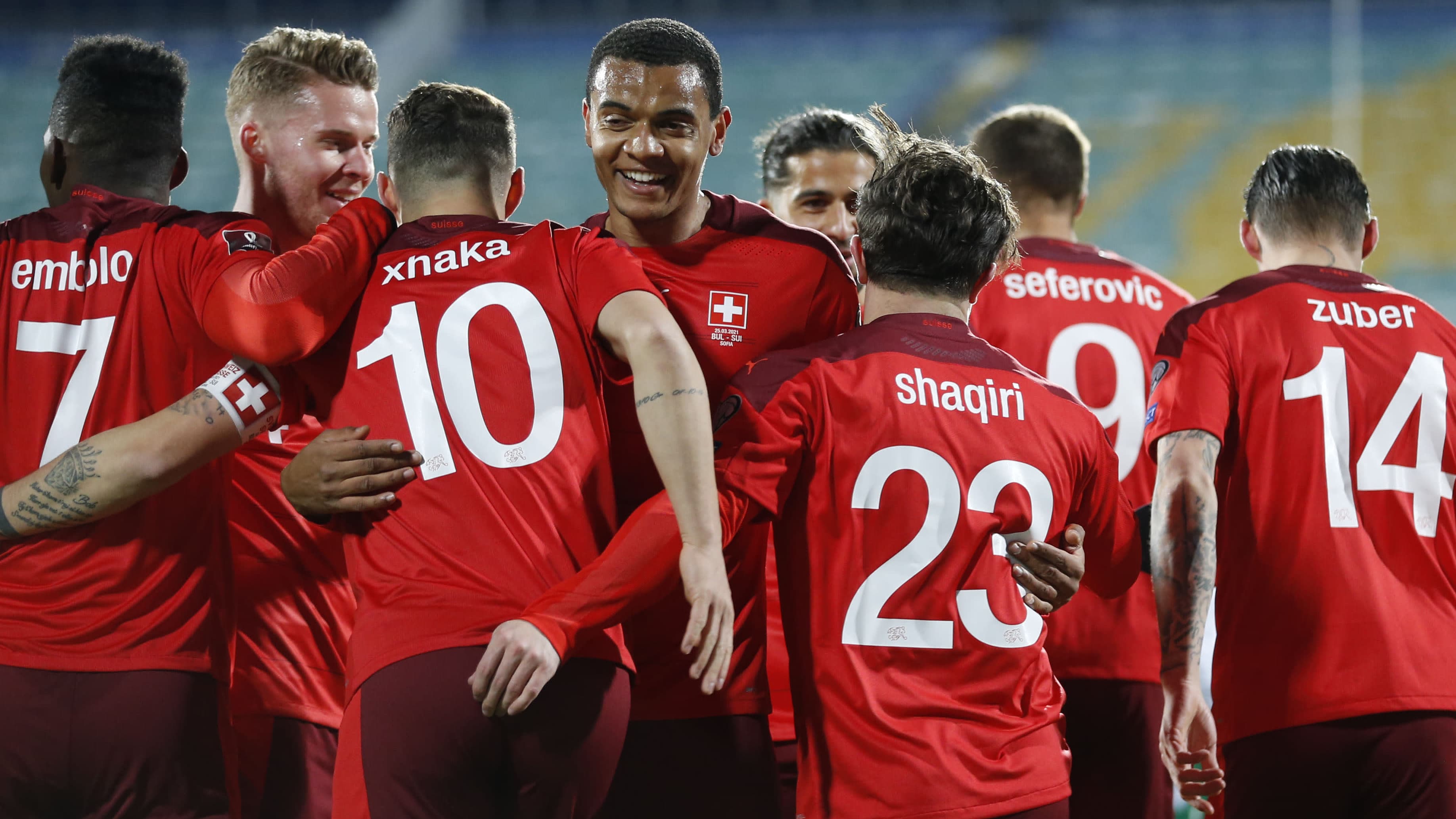 Sveitsi juhlii MM-karsintaottelussa Bulgariaa vastaan maalia. 