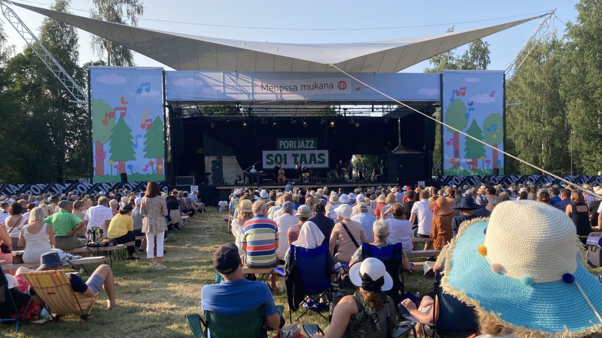 Yleisöä Pori Jazz soi taas -tapahtumassa