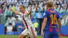 Lyonin Ada Hegerberg tuulettaa maaliaan Barcelonaa vastaan Mestarien liigan loppuottelussa.