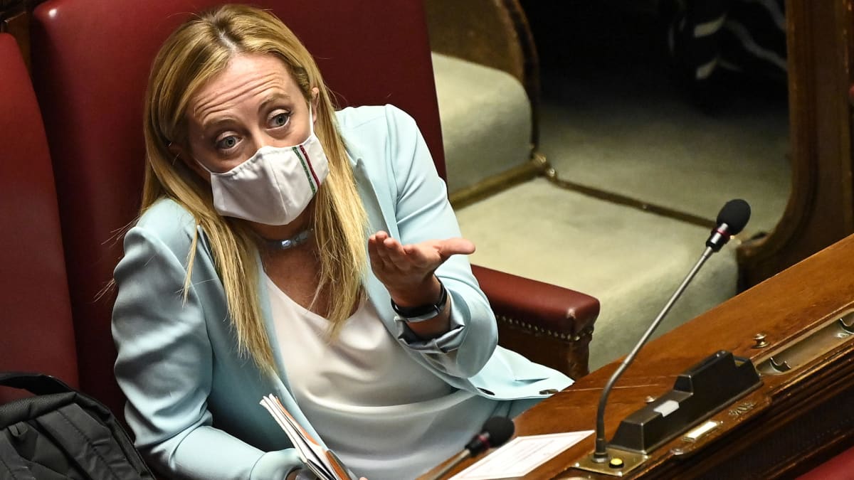 Italian veljet-puolueen johtaja Giorgia Meloni Italian parlamentissa heinäkuussa.