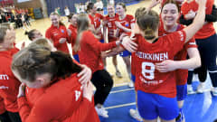 Dicken juhlii käsipallon SM-kultaa