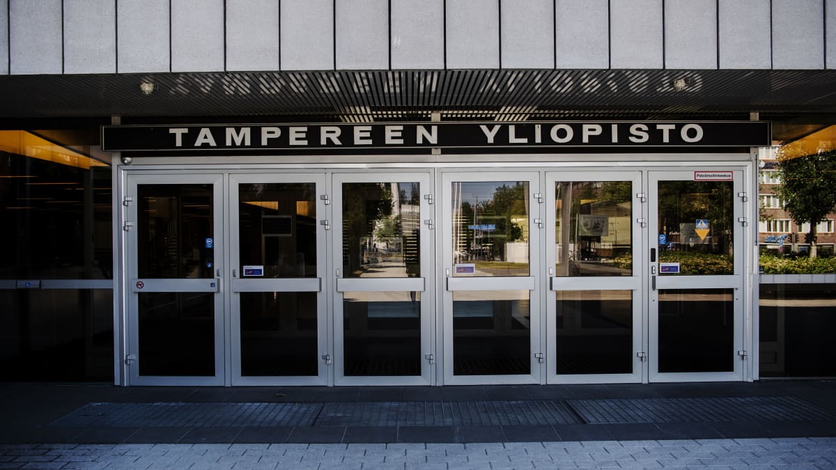 Kuvassa on Tampereen yliopisto kesäkuussa 2020.