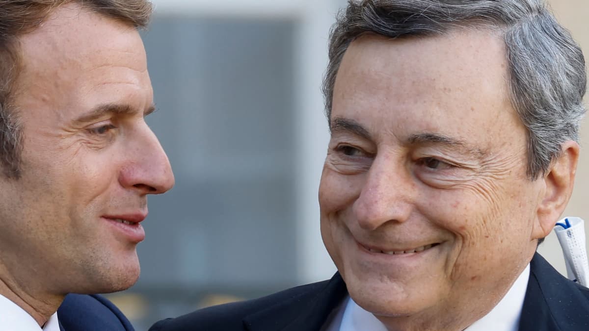Ranskan presidentti Emmanuel Macron sekä Italian pääministeri Mario Draghi.