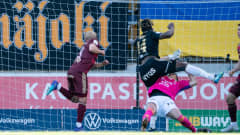 FC Lahden maalivahti Marin Ljubic loukkaantui SJK-ottelussa.