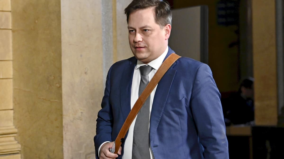 Vilhelm Junnila gdzieś jedzie