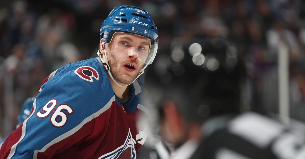 Hylätty maali aiheutti kaaoksen NHL-ottelussa, yleisö heitti kanaa Erik Haulan päälle – Mikko Rantasella kahden maalin ilta