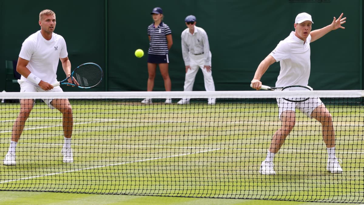 Lloyd Glasspool ja Harri Heliövaara Wimbledonin tennisturnauksen nelinpelissä 2022.