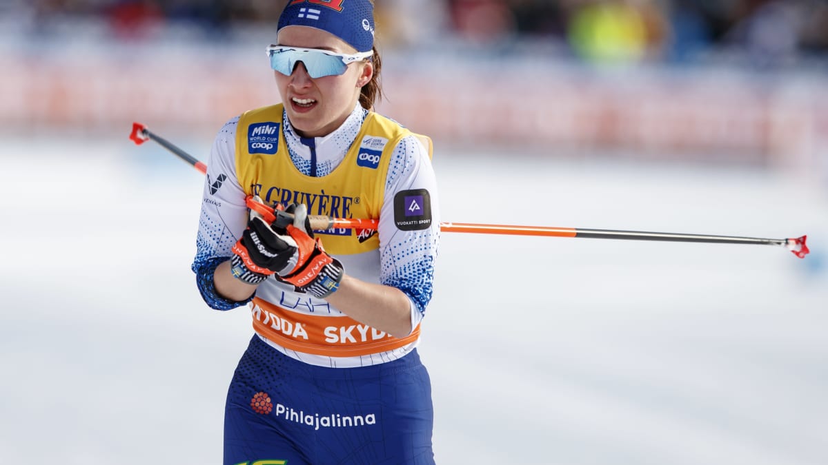 Emmi Lämsä hiihtää Salpausselän kisoissa 2022.