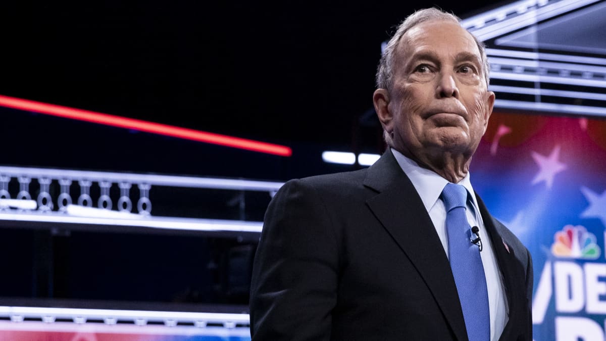 Demokraattipuolueen esivaaliehdokas Michael Bloomberg valmiina väittelyyn.