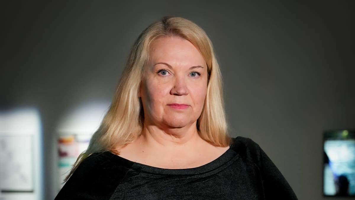 Oudon äärellä -mediataidenäyttelyä, taiteilija Sirpa Päivinen. 