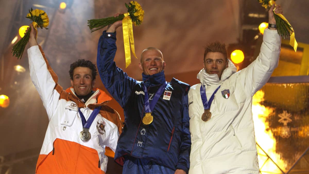 Tor Arne Hetland (kesk.) voitti sprintin olympiakultaa Salt Lake Cityssä vuonna 2002. Hän oli tuolloin myös matkan hallitseva maailmanmestari.