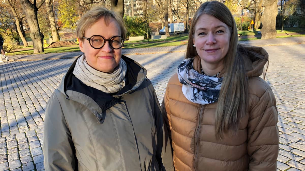 Opettajat ja tutkijat Anne-Maria Kuosa ja Anne-Maj Åberg  Turun yliopistosta.