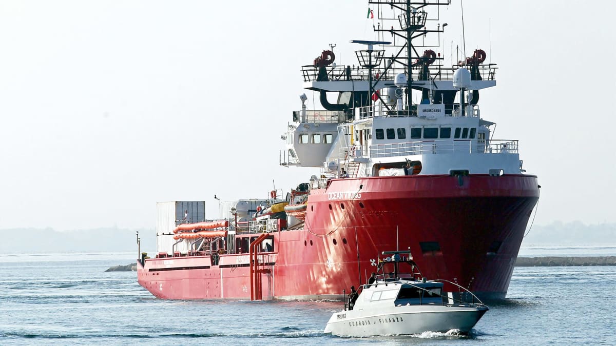 Ocean Viking -alus kuvattuna Tarantossa Italiassa lokakuussa 2019