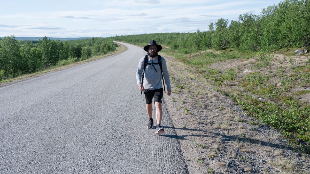 Yhtenä unettomana yönä Niko Puumalainen, 36, keksi idean – hän kävelisi  Suomen halki: 