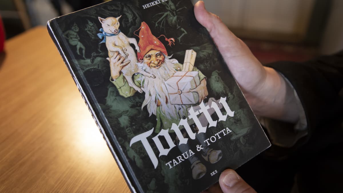 Lähikuva tietokirjailija Heikki Sauren kirjasta Tonttu tarua & totta.
