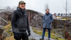 NCC:n kehityshippi Eelis Rytkönen ja JKMM:n arkkitehti Juha Mäki-Jyllilä Alppilan kallioiden päällä.