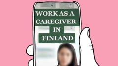 Piirros kädestä, jossa on kännykkä. Kännykästä näkyy mainos "Work as a caregiver in Finland".