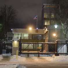 Venäjän suurlähetystön rakennus aidan takana