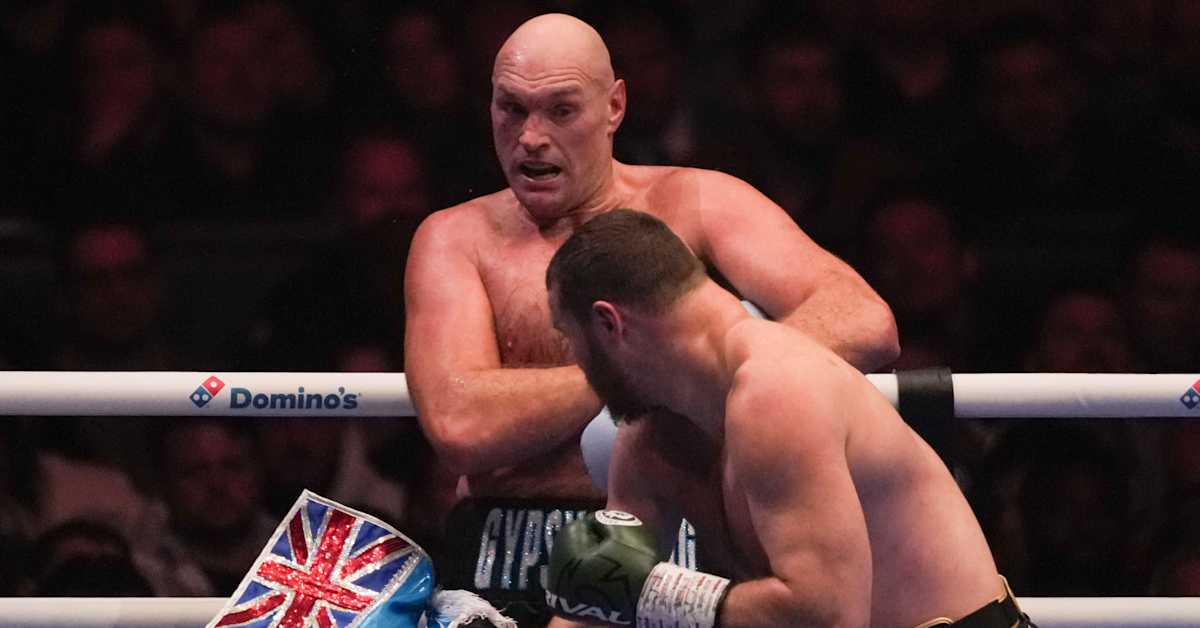 Tyson Furylta väkevä paluu nyrkkeilykehään – voittoa seurasi kiivas sananvaihto Anthony Joshuan kanssa