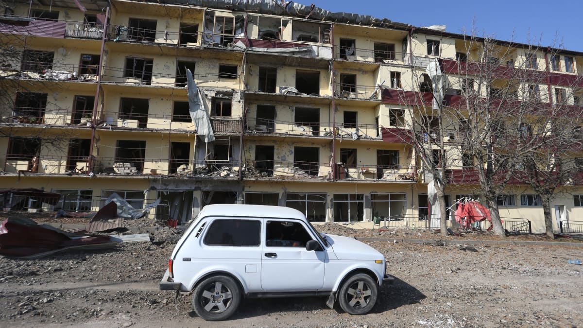 Shushin kaupunki on kärsinyt taisteluissa. Kuva vaurioituneesta talosta otettu 29. lokakuuta 2020.
