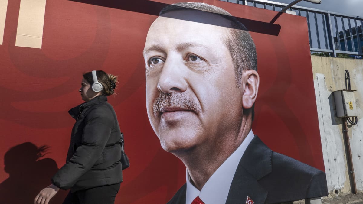 Presidentti Recep Tayyip Erdoğanin seinämaalaus Istanbulissa.