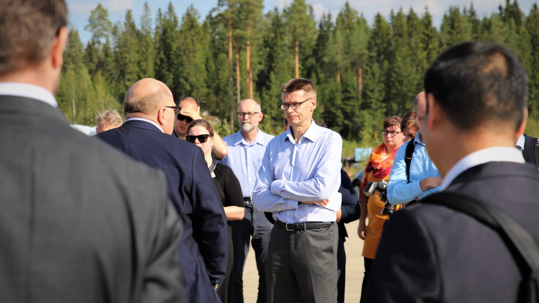 Finnpulp-sellutehtaan suunnitellun rakennuspaikan esittelyä Korkeimman hallinto-oikeuden presidentille Kari Kuusiniemelle.