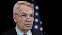 Pekka Haavisto lehdistötilaisuudessa Yhdysvaltain Washingtonissa 8. joulukuuta 2022.