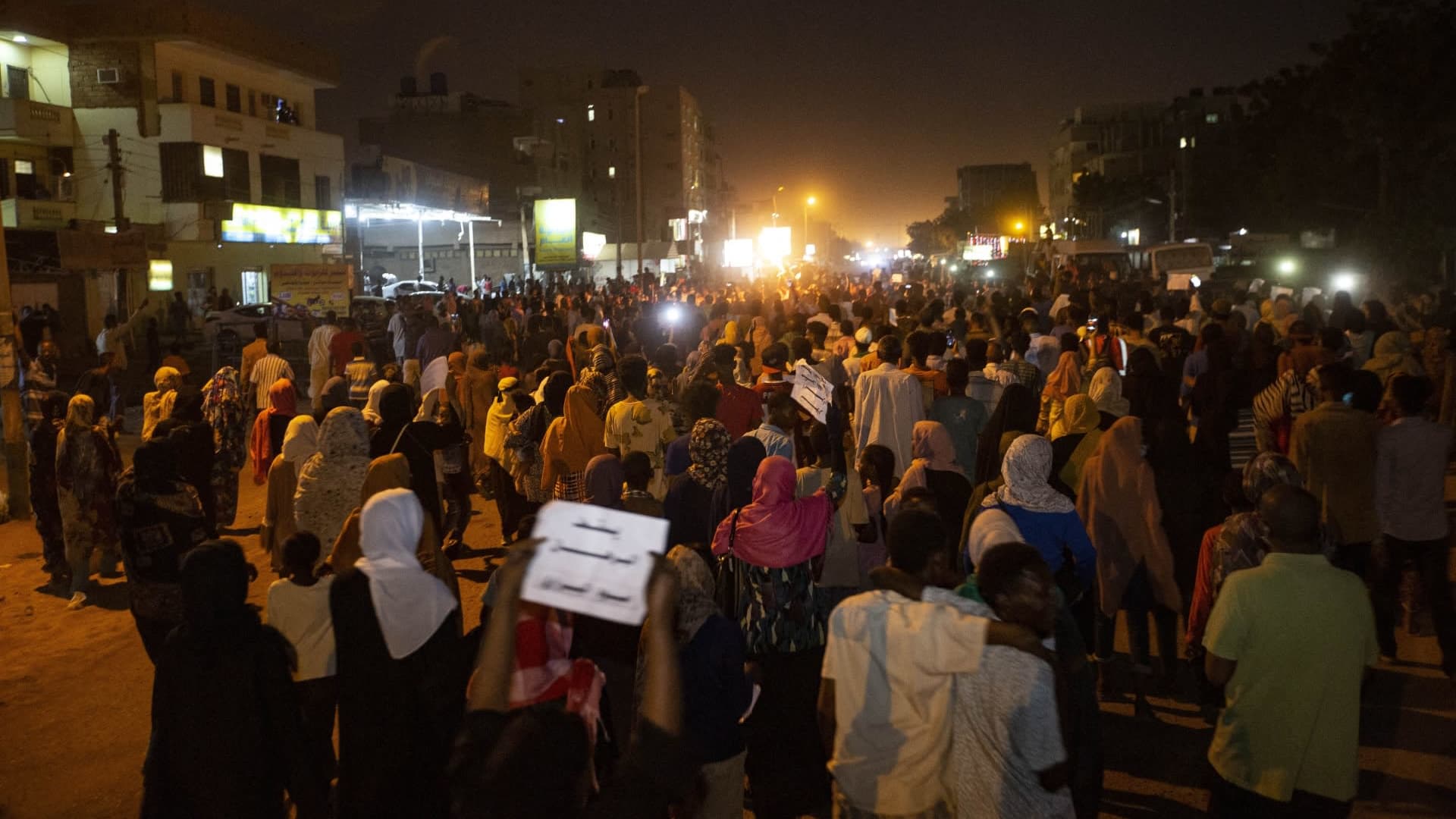 Mielenosoittajat jatkoivat vallankaappauksen vastustamista Sudanin pääkaupungissa Khartumissa torstaina.