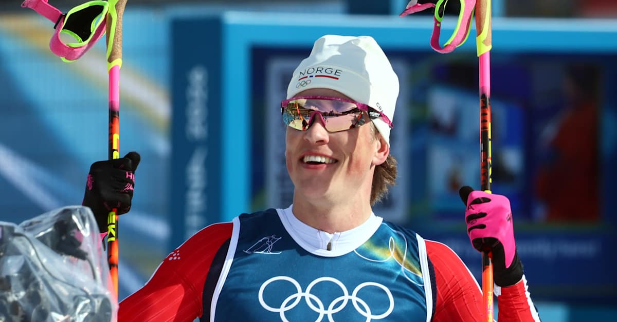 Drömmen om grand slam lever vidare för Klæbo – tog tredje guldet då finländarna var långt efter på fristilsmilen