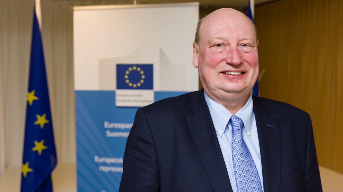 Henkilökuvassa Henrik Hololei, EU:n komission liikenneosaston johtaja.