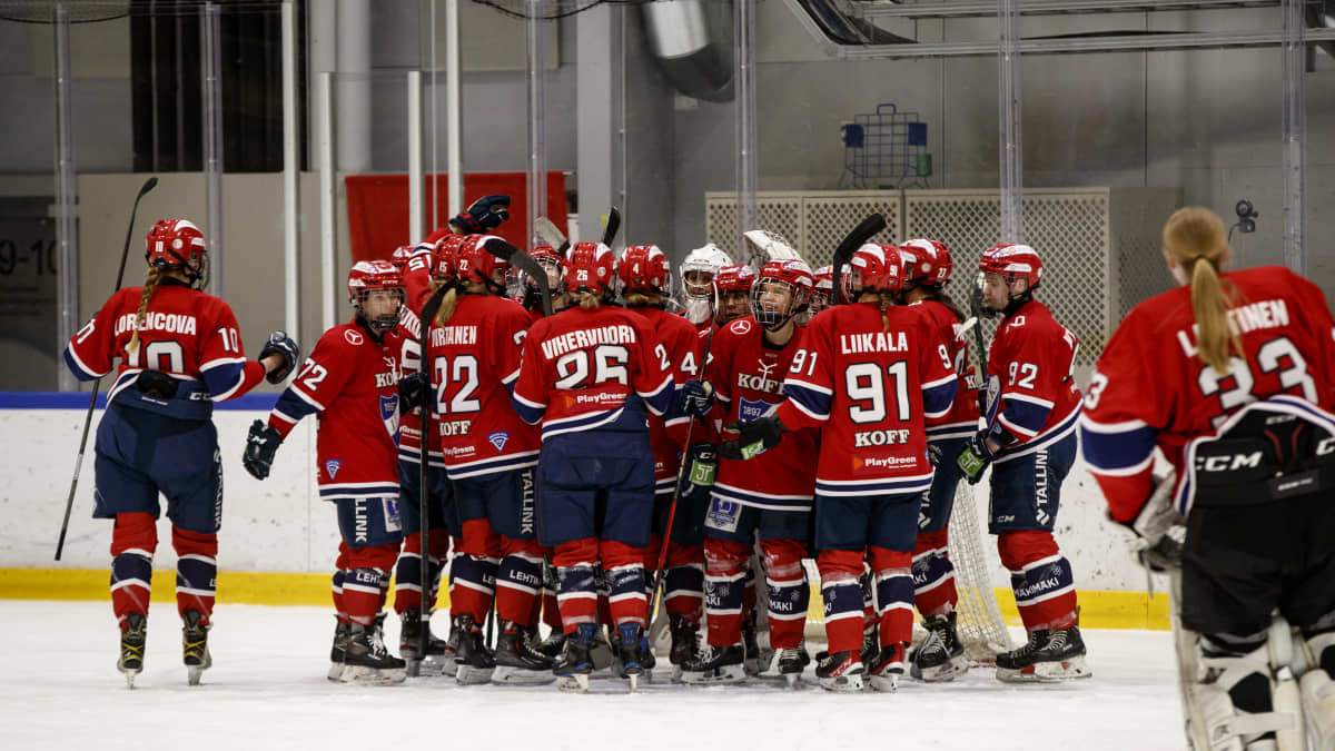 HIFK tuulettaa maalia.