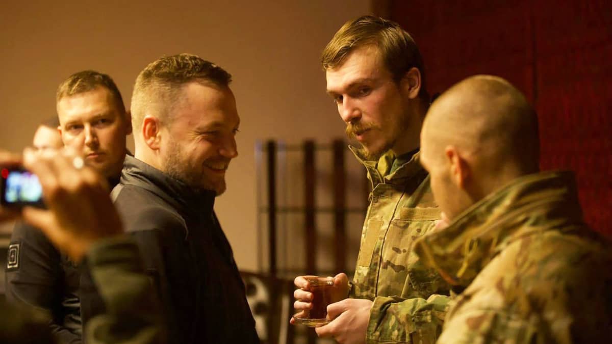 Serhi Volynskyi ja Denis Monastyrskyi tapaavat.