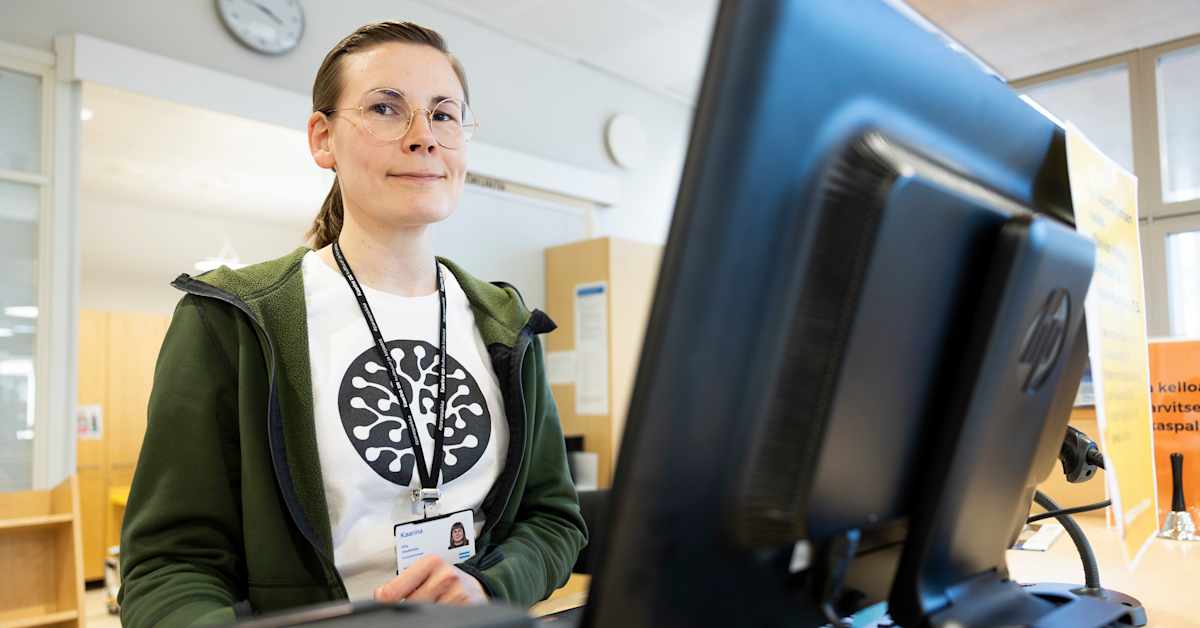 Alkoholikätköjä ja eineslihapullia hyllyissä: kirjastojen rauha rakoilee Kaarinan Piikkiössä