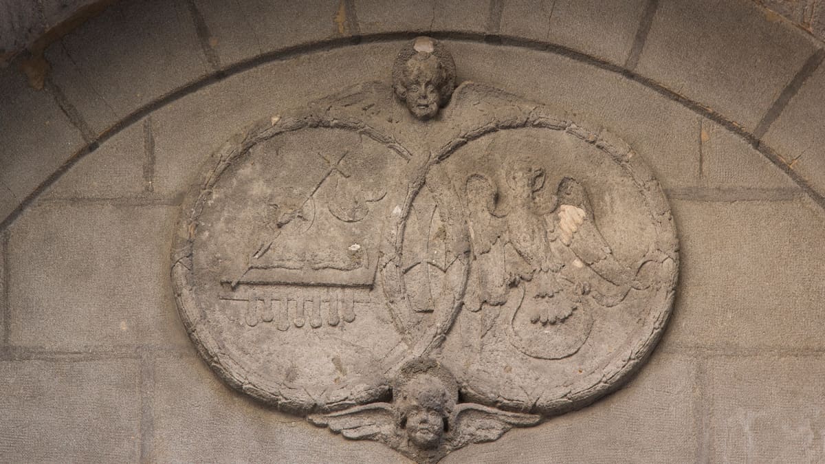 Indoarjalaiset ympyrät. Pyhän Jaakon kirkko Bilbaossa, julkisivu 1600-luvulta, tekijää ei tunneta.