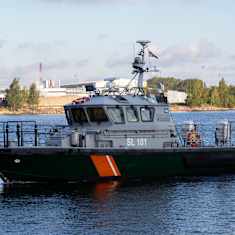 A Kotka Coast Guard patrol boat arriving in Hietanen harbour.