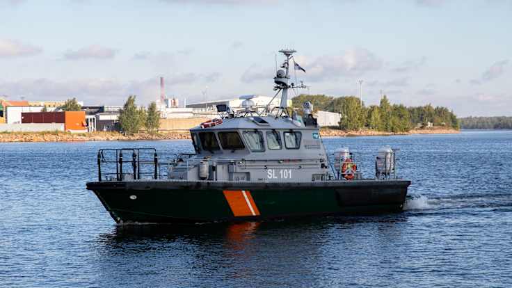 A Kotka Coast Guard patrol boat arriving in Hietanen harbour.